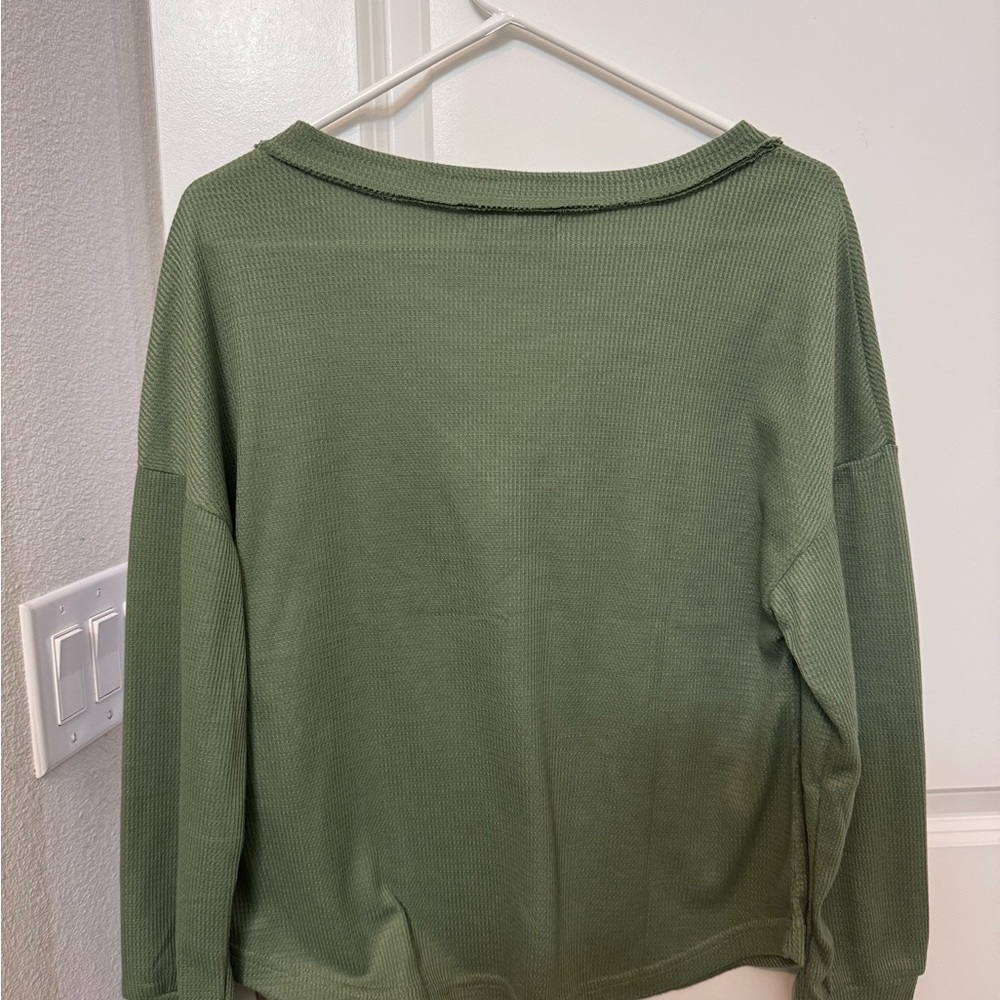Miss Sparkling Green Button-Detail Long Sleeve Top - Picture 3 of 4